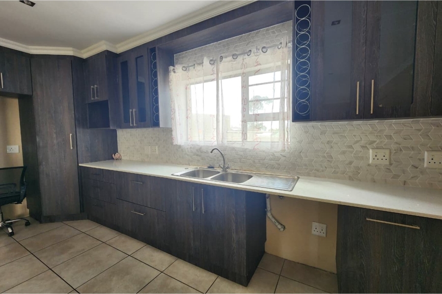 To Let 4 Bedroom Property for Rent in Fountains Estate Eastern Cape